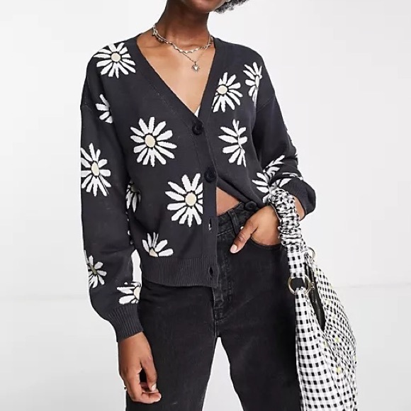 Hollister Sweaters - Hollister Daisy Floral Cardigan
